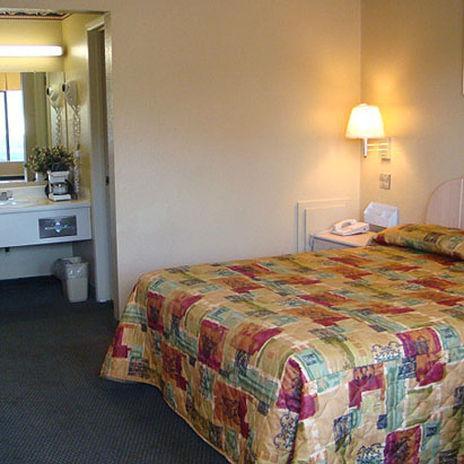 Executive Inn Pasadena Room photo
